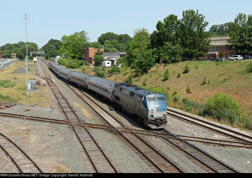 AMTK 114 leads train P080-18 northbound